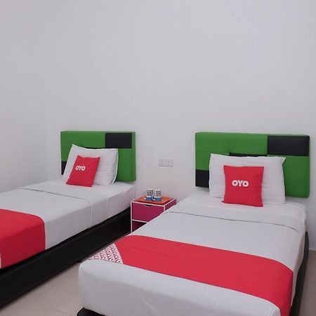 Oyo 90005 Dc Villa Guest House Kuala Rompin Dış mekan fotoğraf