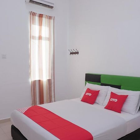 Oyo 90005 Dc Villa Guest House Kuala Rompin Dış mekan fotoğraf
