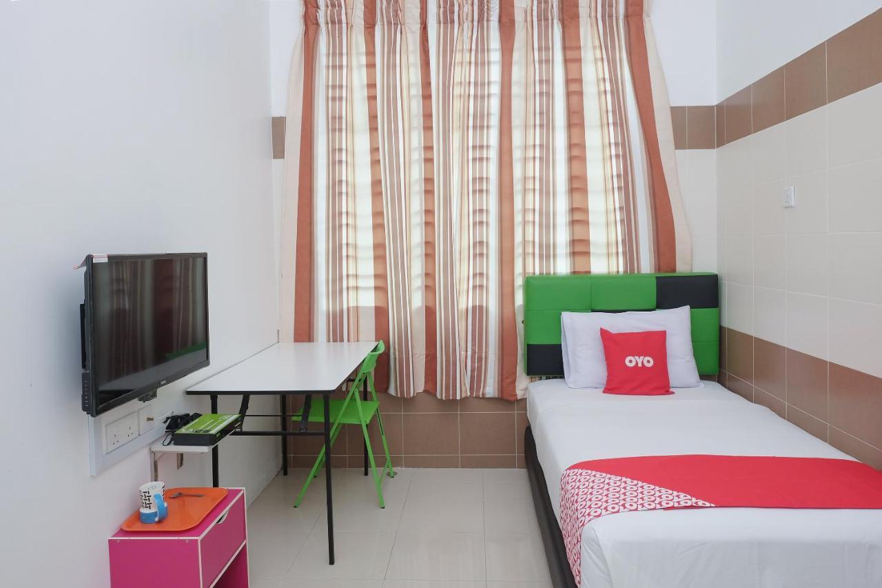 Oyo 90005 Dc Villa Guest House Kuala Rompin Dış mekan fotoğraf
