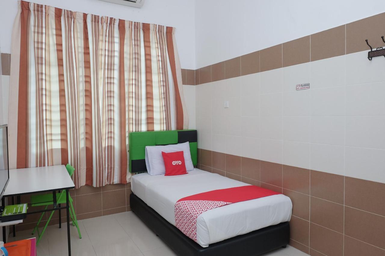 Oyo 90005 Dc Villa Guest House Kuala Rompin Dış mekan fotoğraf