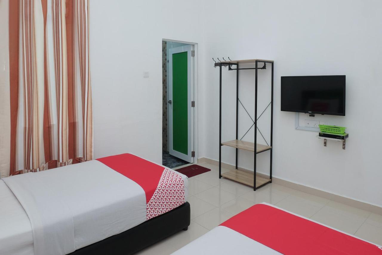 Oyo 90005 Dc Villa Guest House Kuala Rompin Dış mekan fotoğraf