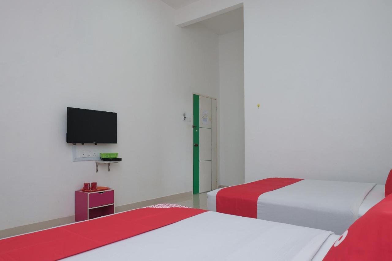 Oyo 90005 Dc Villa Guest House Kuala Rompin Dış mekan fotoğraf