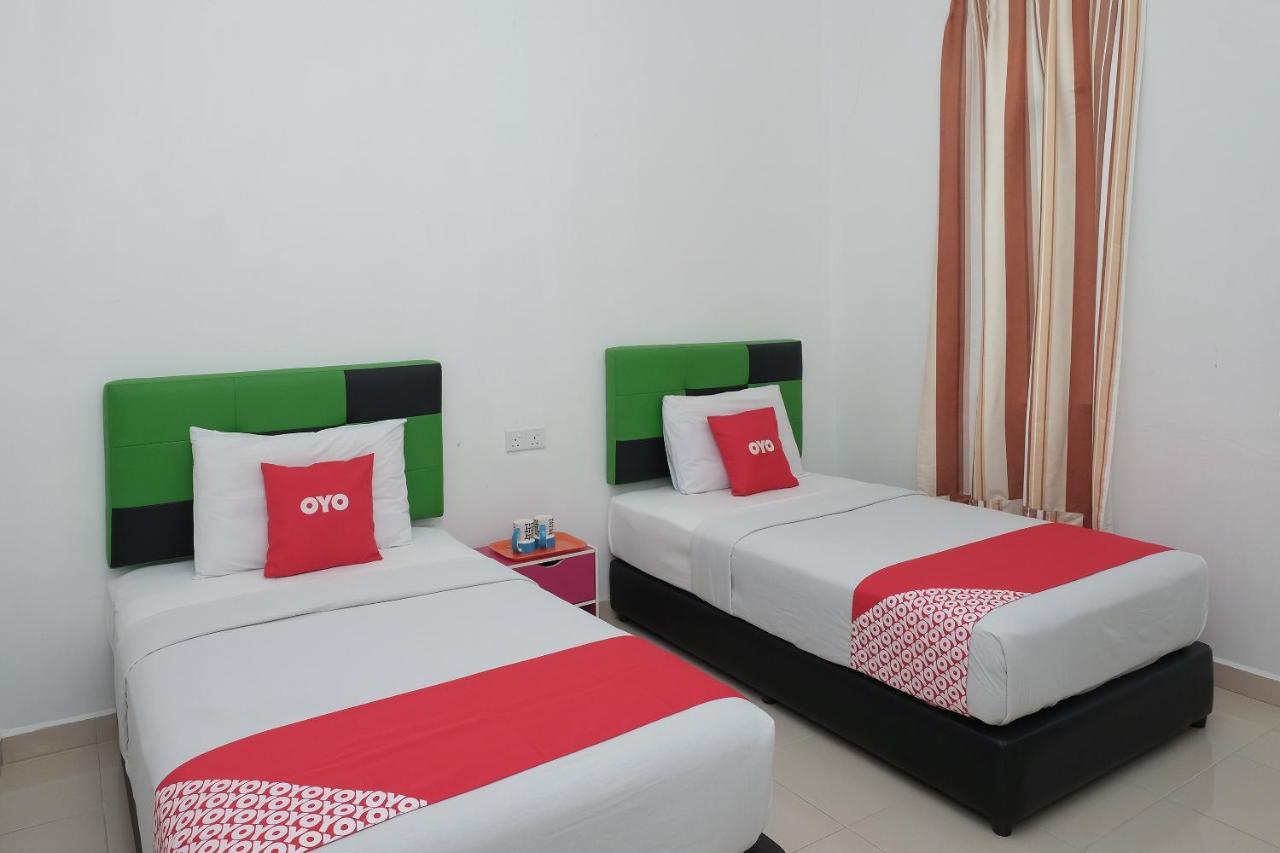 Oyo 90005 Dc Villa Guest House Kuala Rompin Dış mekan fotoğraf